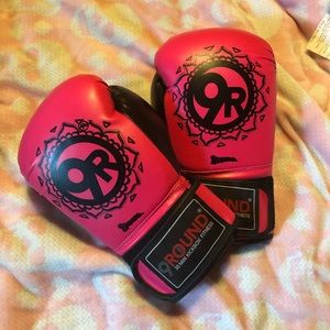 9Round Decorated Gloves